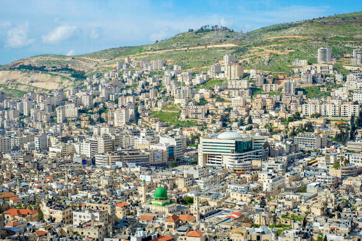 خلفية بانورامية لعائلة الخراز